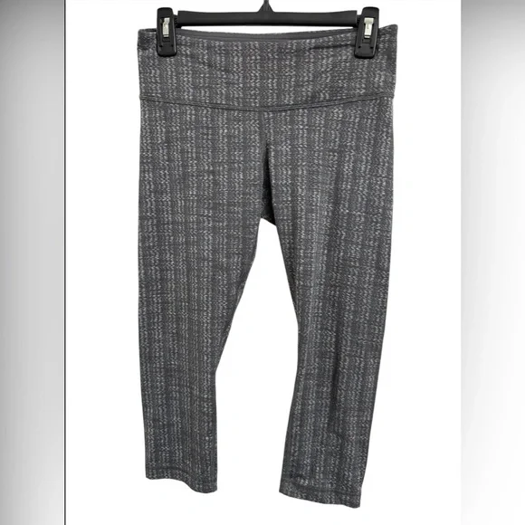 Lululemon Grey Wunder Under Crop Sz(6) - Picture 2 of 6